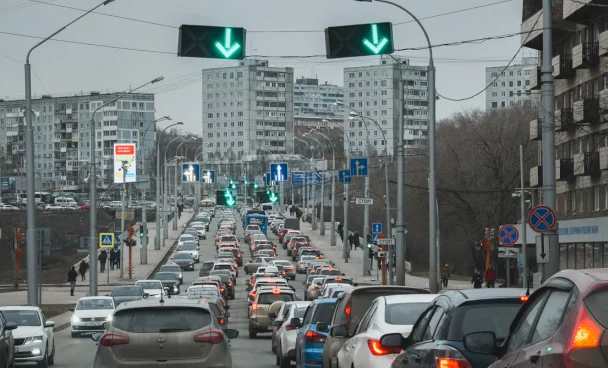 В Кемерове с 30 сентября изменят режим работы реверсивных светофоров