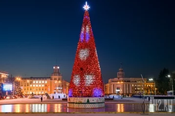 Фото: Власти Кемерова рассказали, когда на площади Советов поставят новогоднюю ель 1