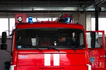 Фото: В Кузбассе 30 человек эвакуировались при пожаре в пятиэтажке 1