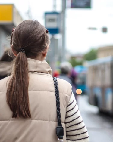 В Кемерове школьница выдумала историю о злых контролёрах, высадивших её из автобуса