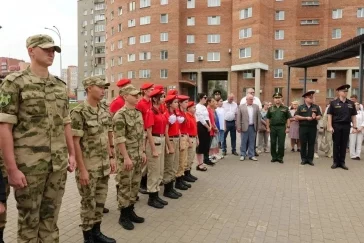 Фото: В Кемерове на фасаде дома по улице Патриотов появился гигантский мурал 1