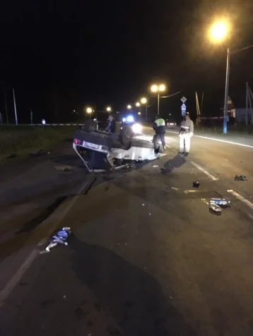 Фото: Ночью в Кузбассе перевернулся автомобиль — трое пострадали 1