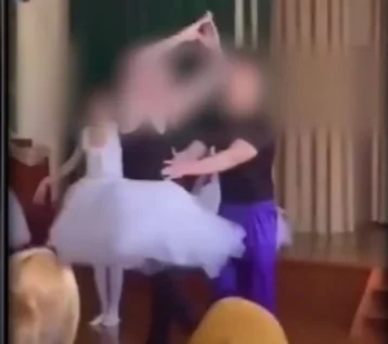 Фото: Танец мальчиков в балетных пачках вызвал гнев у жителей Дагестана 1