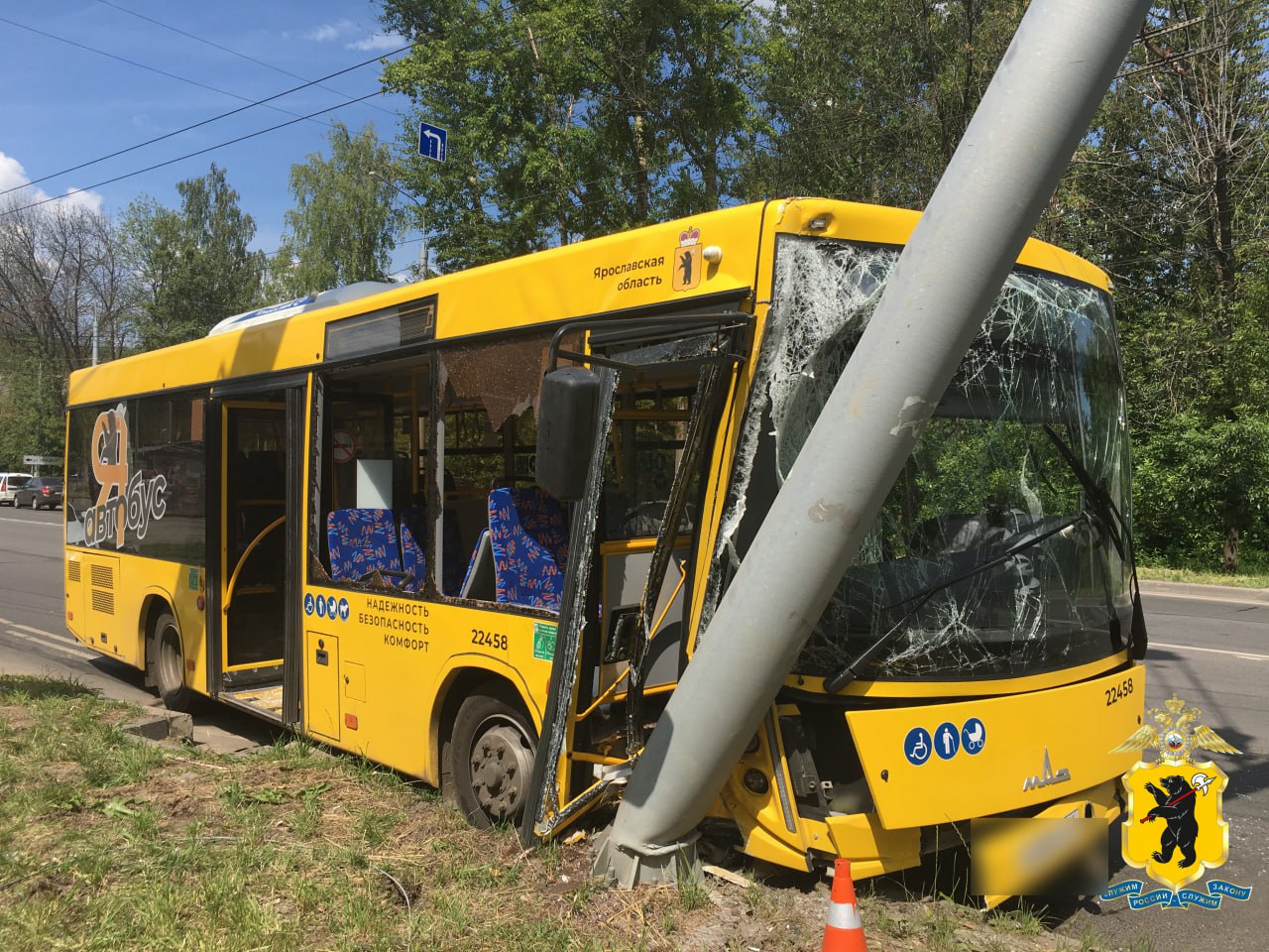 В Ярославле 12 человек пострадали в ДТП с рейсовым автобусом 