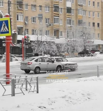Фото: На одном перекрёстке в Кемерове произошло второе за сутки ДТП 1