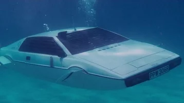 Фото: В Tesla намерены создать автомобиль-субмарину из фильма о Бонде 1