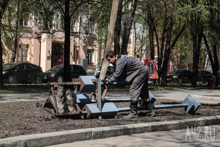 Фото: В Кемерове начали демонтировать старые фонари на Весенней улице 7