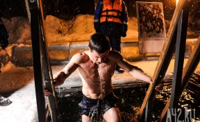 «Путь к сосудистой катастрофе»: кардиолог рассказал, кому нельзя в прорубь на Крещение