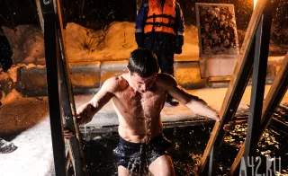 «Путь к сосудистой катастрофе»: кардиолог рассказал, кому нельзя в прорубь на Крещение