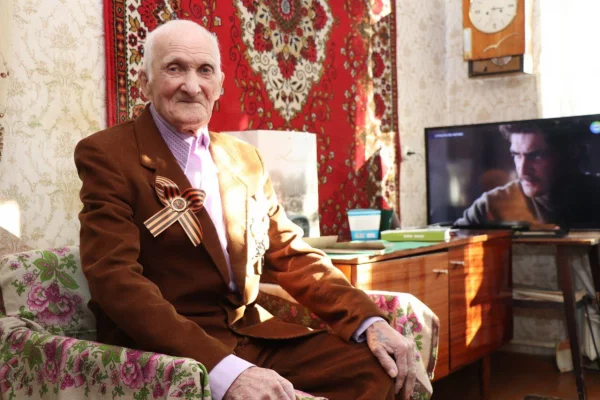 В Кемерове труженик тыла Александр Брюханов отметил столетний юбилей