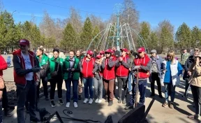 Больше 100 волонтёров вышли на субботник в Кузбасском парке