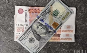 В Новокузнецке работники банка меняли валюту по выгодному курсу и заработали почти 4 млн рублей