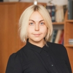 Фото: День учителя: снятая с петель дверь, гангстеры и роды в ночь перед экзаменом 7