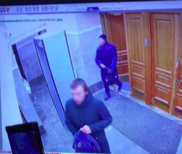 Фото: В здании УФСБ в Архангельске совершён теракт: опубликовано фото предполагаемого террориста 1