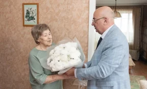 В Кемерове с 90-летием поздравили доктора Маргариту Кутепову