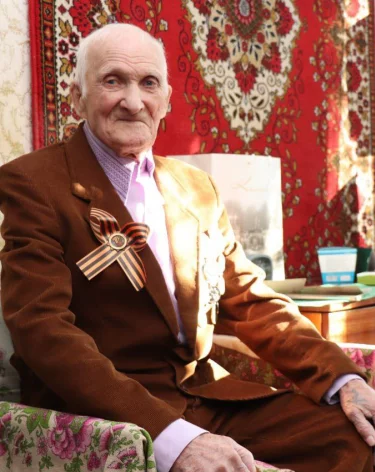 В Кемерове труженик тыла Александр Брюханов отметил столетний юбилей