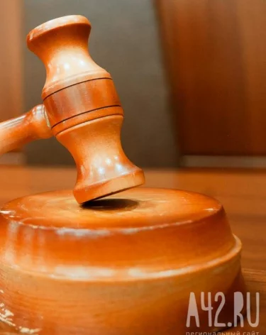 В Кузбассе пенсионерка потратила деньги с кредитки умершего сына и попала под суд