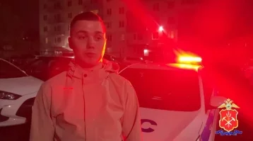 Фото: Полиция оштрафовала кузбассовца, который катал друга на капоте машины 1