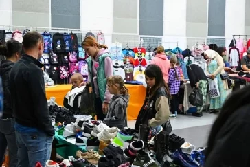 Фото: Губернатор Кузбасса: 3800 семей получили сертификаты на покупку школьных товаров 3