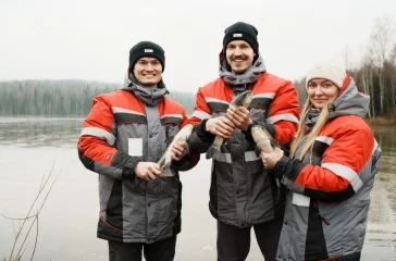 Фото: УК «Кузбассразрезуголь» провела зарыбление верховьев Томи для очистки рек 3