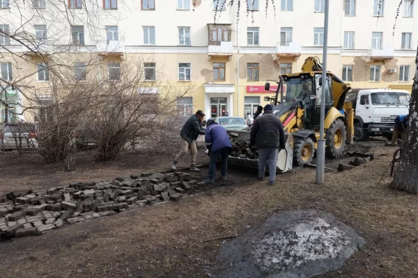 В Кемерове подрядчик приступил к ремонту сквера в Кировском районе