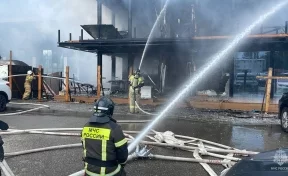 Площадь пожара на кровле здания в аэропорту Минеральных Вод составляет 150 квадратных метров