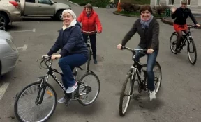 В Кемерове воспитатели детсада стали ездить на работу на велосипедах