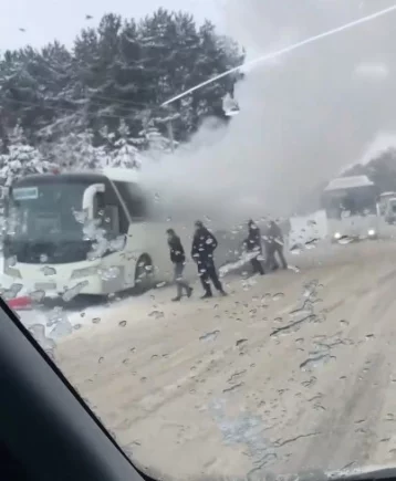 Фото: Появилось видео пожара в кузбасском автобусе 1