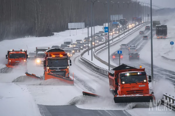 Власти Кемерова рассказали об уборке снега на новогодних выходных