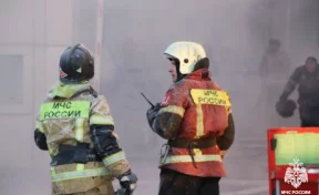 В Улан-Удэ сложный пожар в торговом центре тушили более 90 специалистов