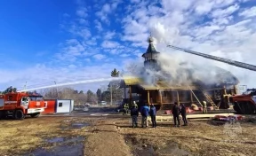 Православный храм горит на 400 квадрататных метрах под Красноярском