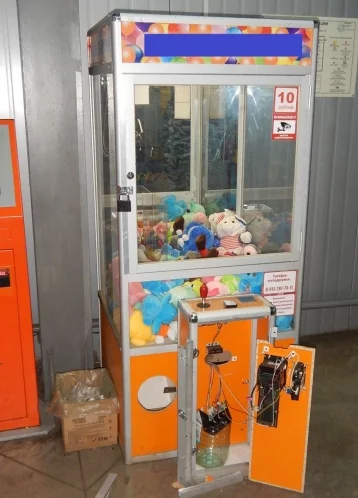 Фото: Прокопчанин разбил автомат с игрушками ради 1 000 рублей 1