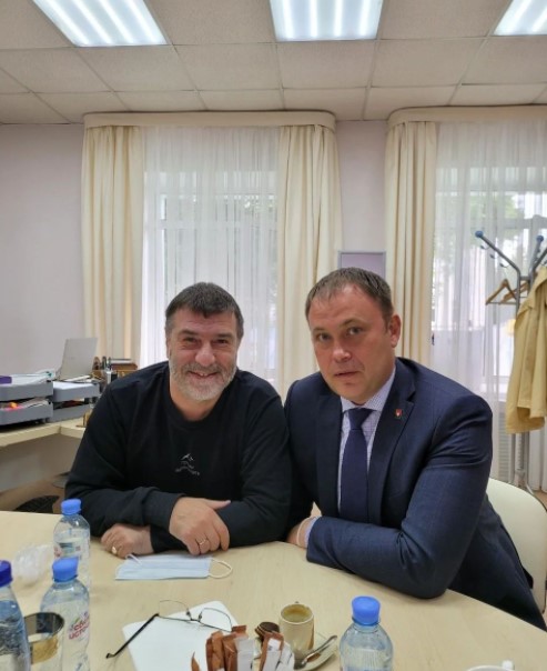 «Спасибо за дружбу с городом»: мэр Кемерова поздравил с днём рождения Евгения Гришковца
