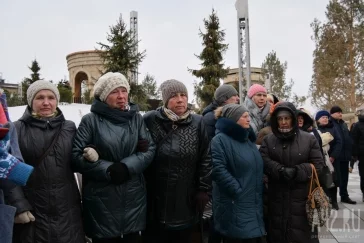 Фото: В кемеровском Парке Ангелов прошло богослужение о погибших на пожаре в «Зимней вишне» 2