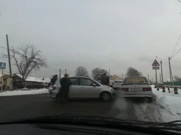 Фото: В Кировском районе Кемерова произошло ДТП, собирается пробка 1