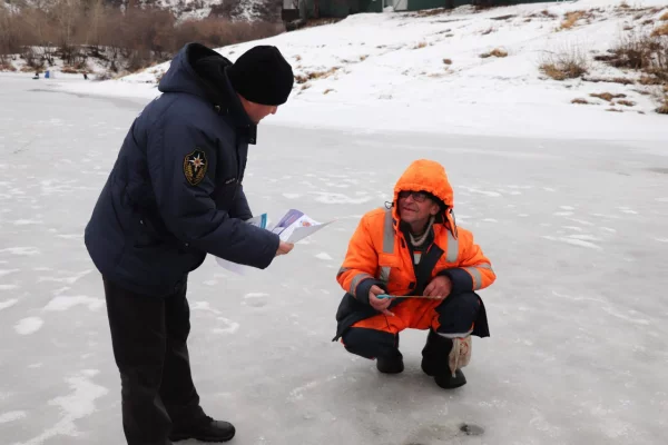 Власти: в Кемерове лёд на Томи замёрз на 7 сантиметров