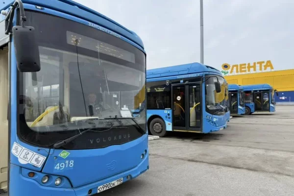 В Новокузнецке мужчина попытался угнать пассажирский автобус и попал на нём в ДТП