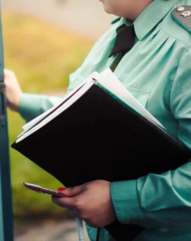 Производство о выселении Долиной появилось в базе судебных приставов