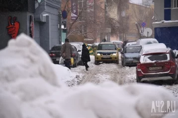 Фото: В Кузбассе более 1800 единиц техники задействованы в уборке улиц от снега  1