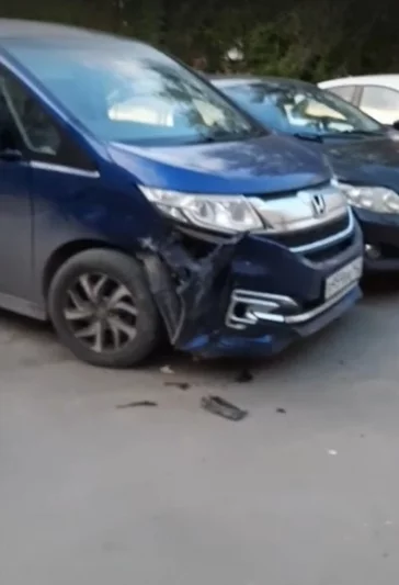 Фото: В Кемерове женщина за рулём протаранила машины и врезалась в жилой дом 3
