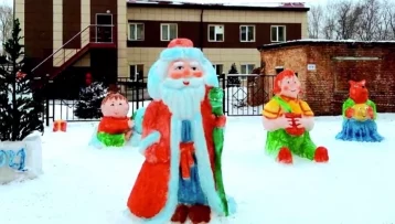 Фото: К Новому году кемеровчане установили во дворах более 1 000 снежных фигур 1