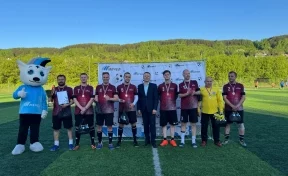 Команда «Кузбассэнергосбыта» вышла в финал корпоративного турнира по мини-футболу группы «Мечел»