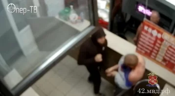 Фото: В Кузбассе двое мужчин напали на посетителей кафе: один нападавший арестован 1