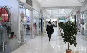 В Нягани из-за прошедшего ливня обвалился потолок в ТЦ