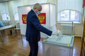 Фото: Сергей Цивилёв проголосовал по вопросу внесения поправок в Конституцию России 1
