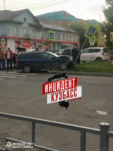Фото: ДТП с «перевёртышем» произошло в кузбасском городе 3