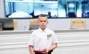Сергей Цивилёв наградил медалью семиклассника, который спас детей из горящего дома