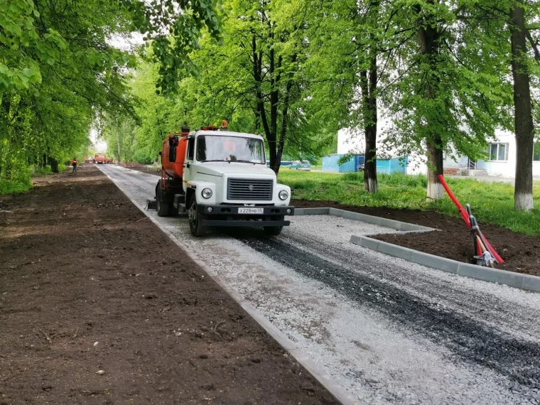 Фото: В Кемерове в сквере у ДК Кировского района укладывают тротуарную плитку 6
