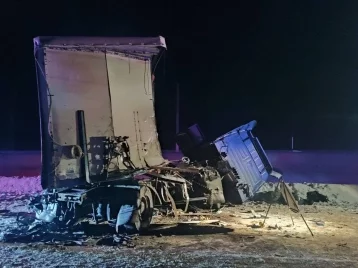Фото: На трассе Тюмень — Ханты-Мансийск произошло смертельное массовое ДТП с бензовозом и большегрузом 1