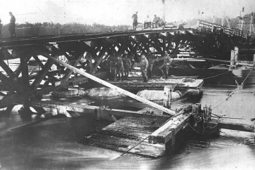 Понтонный мост / Фото: из архива музея 